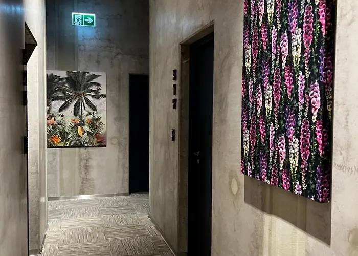 Sume By Larsen Reval