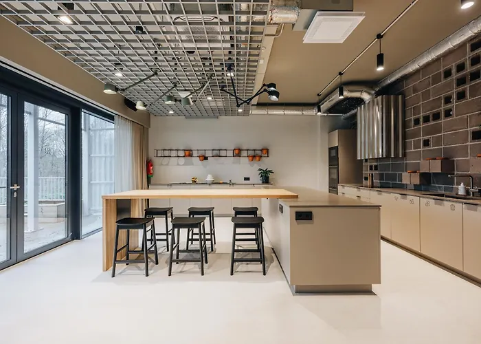 Sume By Larsen Reval